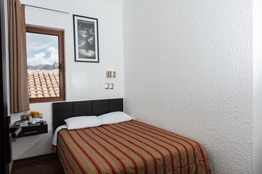 Hostal & Apartments El Triunfo Cuzco Esterno foto